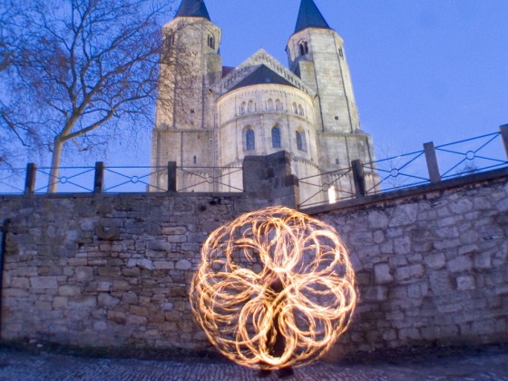 Flower vor der Godehardkirche Hildesheim