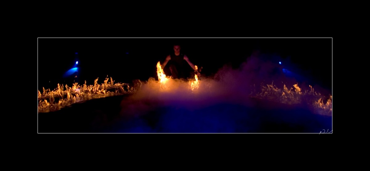 Akela von Feuer und Flammen