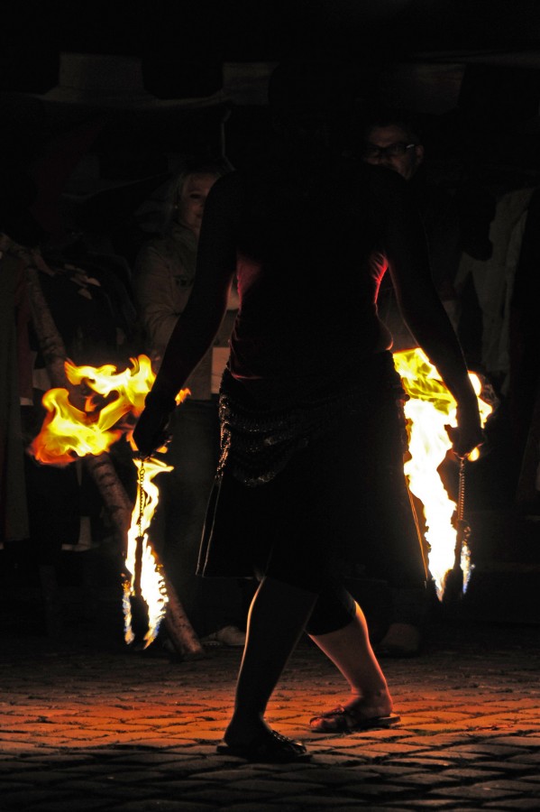 Saphira und Pojota Feuer und Tanz