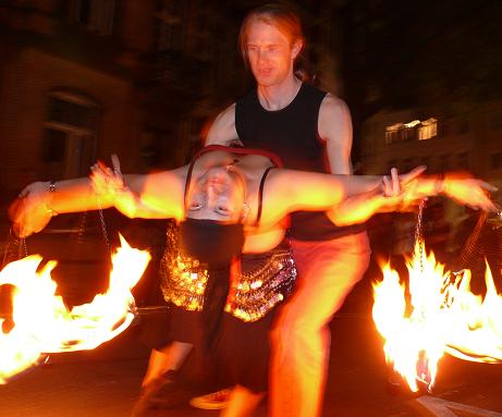 Saphira und Pojota Feuer und Tanz