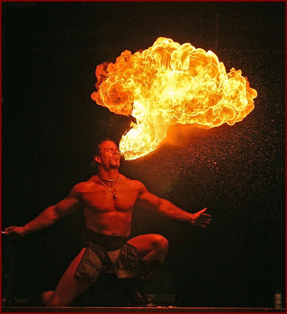 Mittelaltershow mit Feuershow und Ritterlager und Schlangenshow