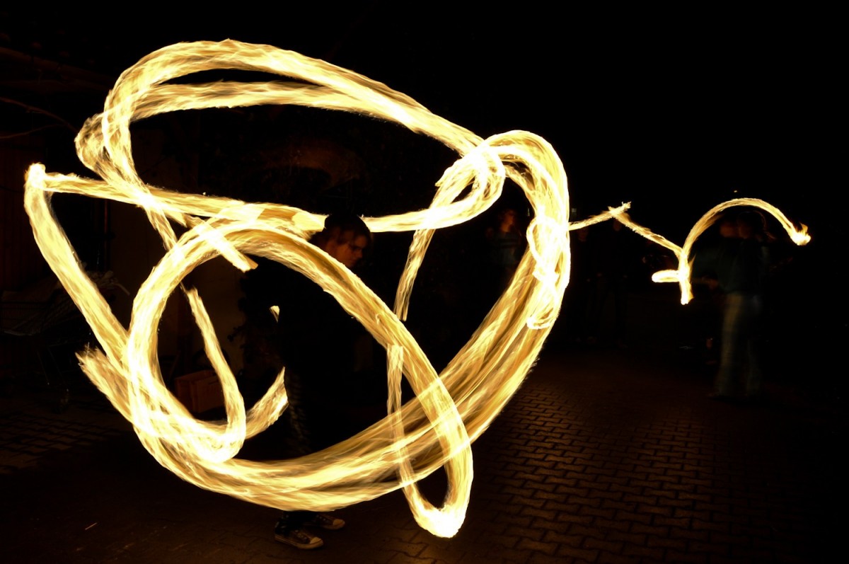Zirksuwochenende Feuerjonglage